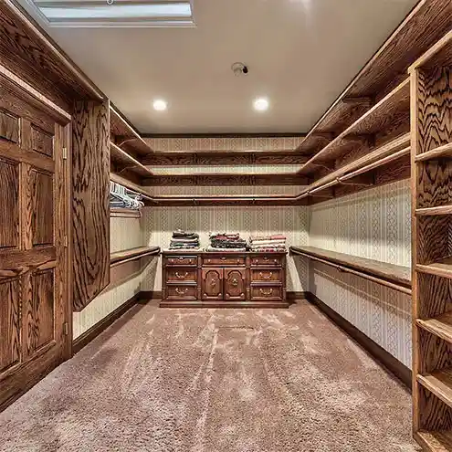 Master beroom storate closet